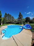 Nautical Splash Pad, Spacious Home, Private Pool & Cedar Hot Tub.