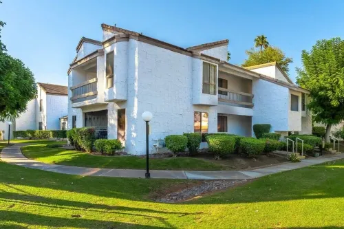 Comfy and Cozy 1st Floor Unit, Pool, Jacuzzi, Green Landscape & Mountain Views