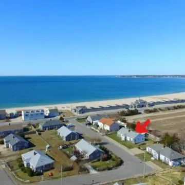 Oceanside Cottage condo next to beach 2bedroom 1bath for 4-6 people