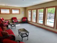 THE PENTHOUSE at Cranmore Mt. Resort, N. Conway, 4-season pool, near Story Land!