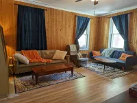 Charming Bungalow in the Heart of Elberton! Short walk to downtown! Hotels in Elberton