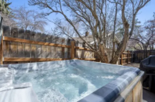 BEST location in Bend! ~HOT TUB!~