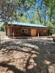 Hand Crafted Log Cabin, minutes away from your outdoor adventure