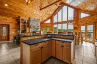 Lakefront Cabin with Stunning Mountain Views, Sleeps 6, on Douglas Lake - 4 stjerner