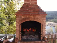 Hobbit House (bioclimatic and half-buried with green cover