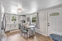 Lambeau Retreat!  Less than one mile to stadium 그린베이 호텔