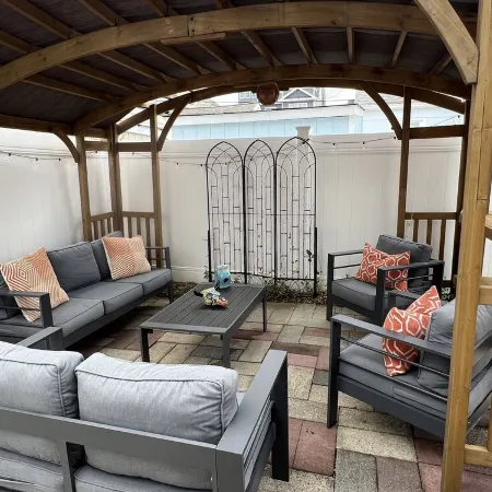 A cozy house that sleeps 10 just a few blocks from the beach