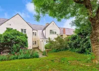 Lovely Cotswolds 1 bed nr town centre yet mins from river and countryside walks