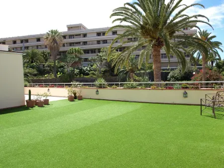 Family friendly apartment with 2 bedrooms and huge terrace !!!