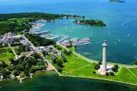Downtown Sandusky Waterfront Chesapeake Condo-Cedar Point - Hot Tub