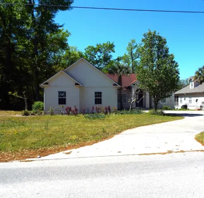 3BR, Pond View, Single Family House, Only 6 miles to North Myrtle Beach 리틀 리버 빌리지 쇼핑센터 주변 호텔