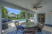 Pool/Spa Home biking distance to the beach!