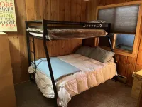 Black Bear Bungalow- SKI HOME, On Moover line