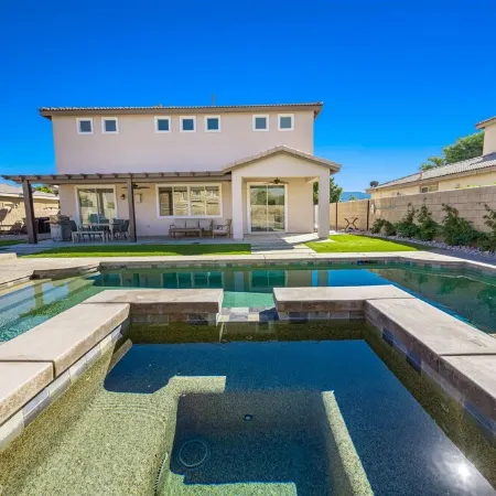 Beautiful 5 BR house with Olympic size Pool and SPA in Indio