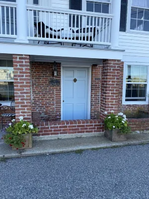 Riverbed, Romantic Waterfront Suite, walk to town<br><br>