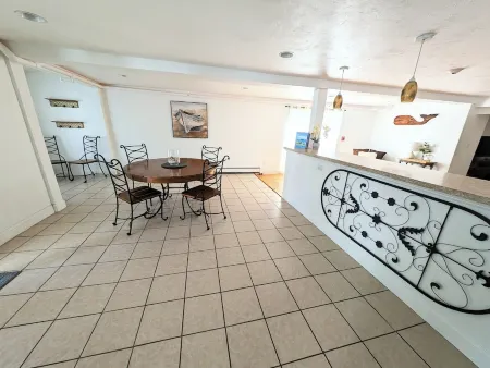 ⭐ Spacious and Bright , Very Close to Beach! ⭐