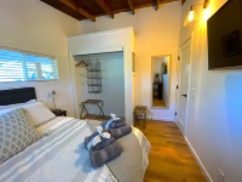 Fully Remodeled Private Wine Country Bungalow! Sunny Treetop Views, Luxury Beds