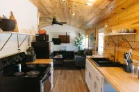 Cozy Dumplin' RRG - Warm & Modern Stay in RRG/Auxier