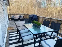 4 Bedroom Lakehouse w/ Hot Tub, Firepit, & Game Room