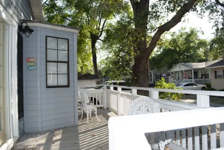 Cozy 2-Bedroom Cottage in Ocean Lakes Campground