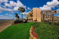 "Just Beachy" 2 Bedroom Condo at Maravilla near the beach Hotel a 