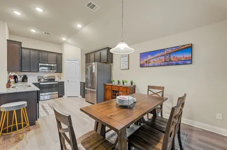 Entire Home in Denton, Texas. Centrally Located! Luxurious Home Away from Home! Отели рядом с достопримечательностью «University of North Texas»