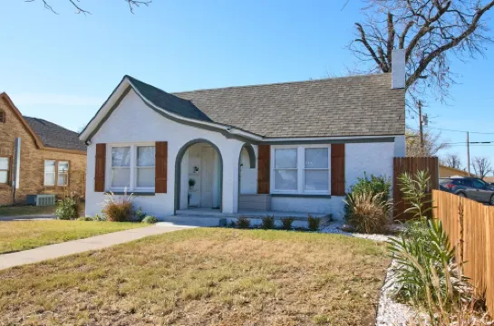 ✔ Spacious & Modern + Pool Table + Great Location