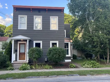 ✧ Bright East Side 4BR ✧ Walk Downtown & Track ✧