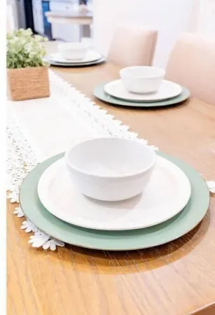 Beautiful Home. W/Hot Tub. Open Floor Plan.