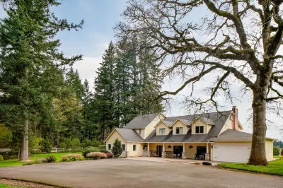 Spacious Suite on Oregon Equestrian Estate