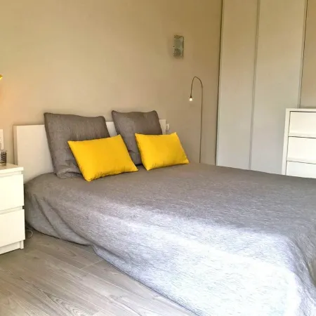 Contemporary bright apartment on Quai Royal with large terrace Sèt