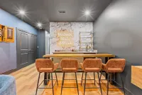 Exclusive, Luxury Retreat in Columbus, Hot Tub, Rooftop Deck, Sleeps 12
