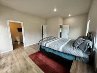 Sleeps up to16! Family Friendly! Newly Renovated, steps from the Golf Course! Hotels in Libby