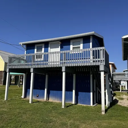 Comfy Coastal Cottage Four