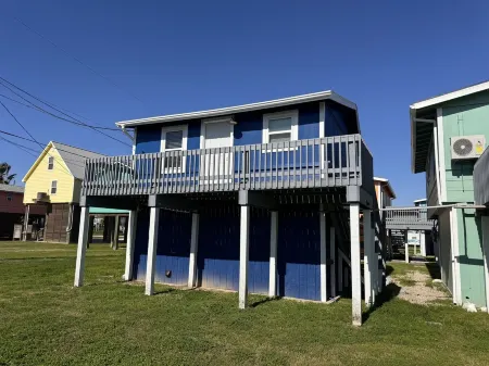 Comfy Coastal Cottage Four