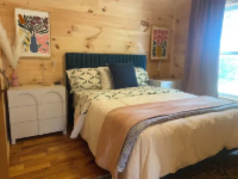 1 Bdr Cabin Duplex Unit on Apple River. Kayaks, Sups & Sauna. Pet Friendly!
