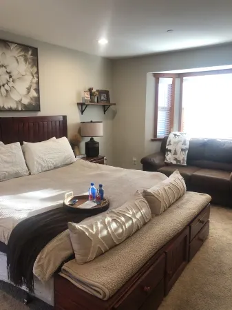 Cabin with Spa and Arcades 7 mins to Ski Resort