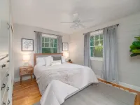 Luxury Riverfront Escape- Hot Tub & Fire Pit