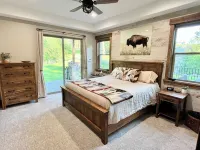 Riverfront Luxury Cabin With Pond And Hot Tub - 4つ星