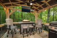 Cozy Cabin in Beech Mountain - Fireplace