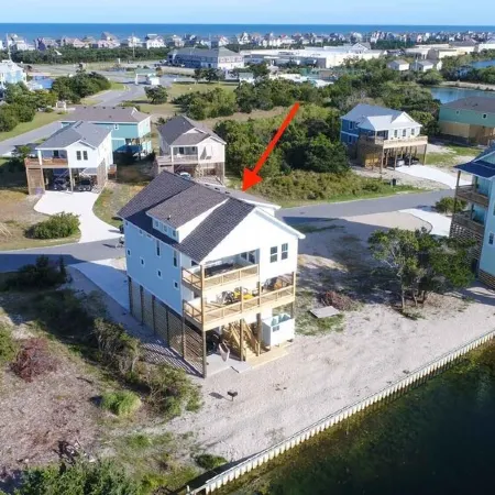 Playroom, Basketball & Pool; Lakefront w/ Sound & Sunset Views; Dog Friendly