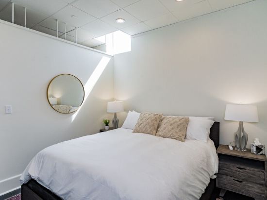 Luxury Studio Loft in theatre district BHM
