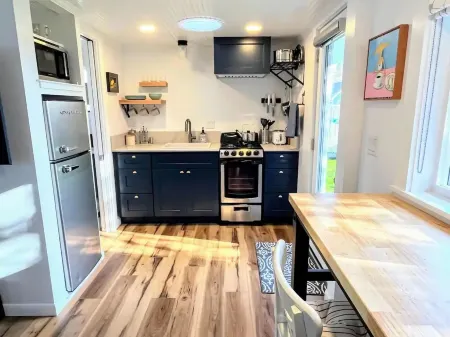 Stylish and Bright-Downtown