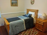 Charming House in Downtown Landrum 랜드럼 호텔