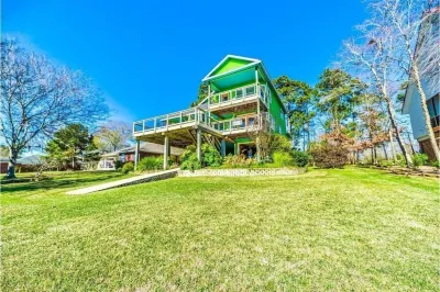 Margaritavilla-4 bed/3.5 baths-Water Front-Amazing
