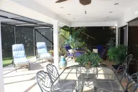 Beautiful House Kings Lake Naples, 5 mins from 5th Ave.