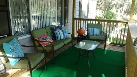 Quiet getaway in updated home in Fl state forest