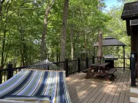 COZY FAMILY HOUSE  WITH BIG HOT TUB // DECK // FIRE PIT- 5 MINUTES FROM LAKES!!!