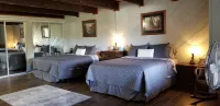 Snow Springs Pool House w/ PRIVATE heated, hotsprings pool! 5 bedrooms,Sleeps 15