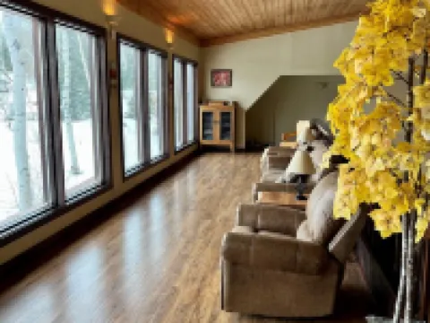 Largest Cabin Available for Rent in Cucahra! 26+ 韋爾法諾縣酒店